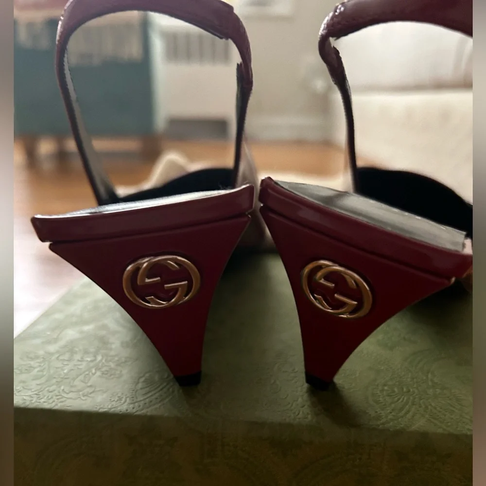Gucci - Mallory 55 Patent-leather Slingback Pumps - Womens - Cherry - Picture 11 of 12